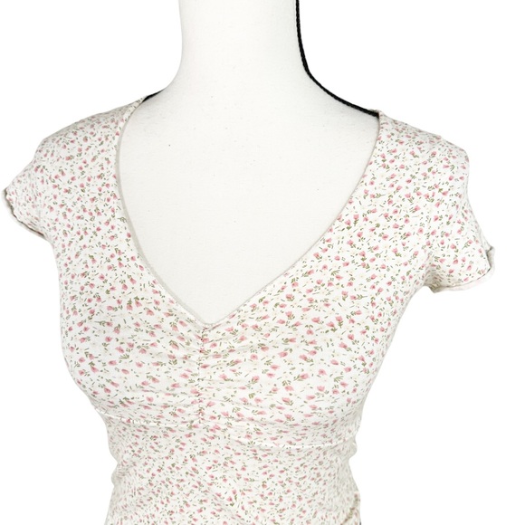 Brandy Melville Pink Floral Print Cropped T-Shirt - Picture 6 of 6